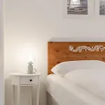 Kékmadaras 4*