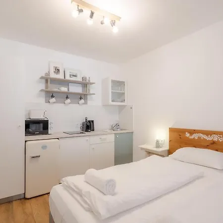 Kekmadaras Vendeghaz Penzion 4*