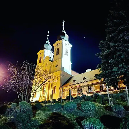 Kekmadaras Vendeghaz 4* Tihany