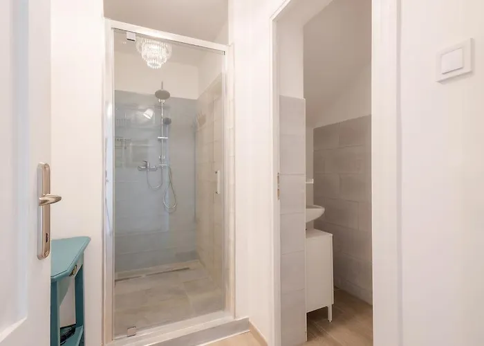 Kekmadaras Vendeghaz 4* Tihany