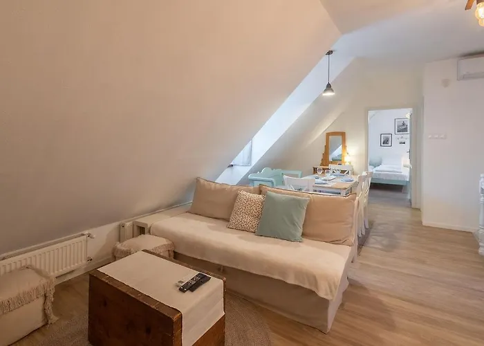 Kekmadaras Vendeghaz 4* Tihany