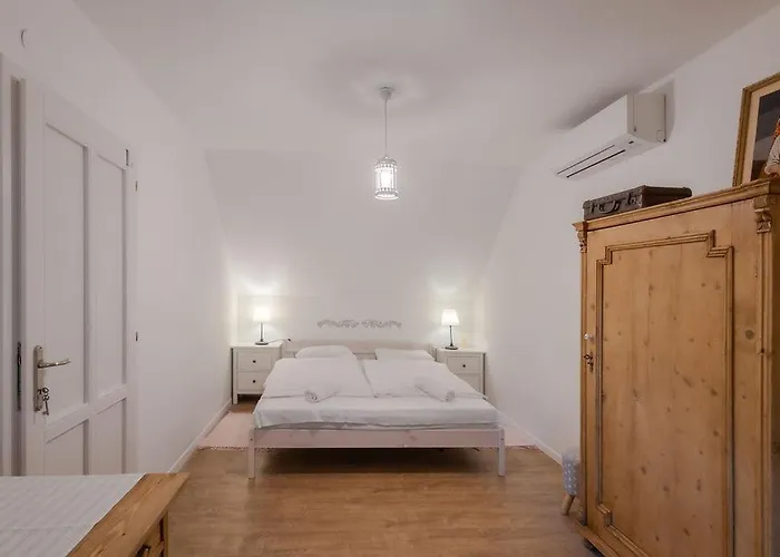 Kekmadaras Vendeghaz Πανσιόν