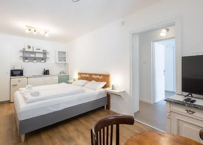 Kekmadaras Vendeghaz 4* Tihany