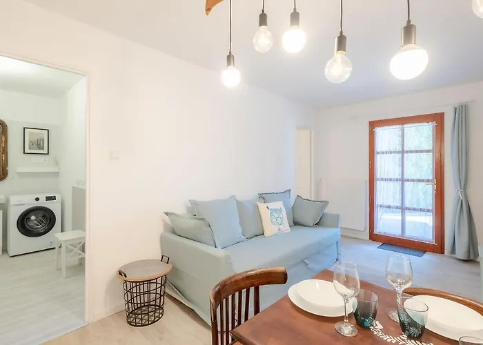 Kekmadaras Vendeghaz Tihany