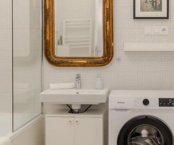 Kekmadaras Vendeghaz Tihany