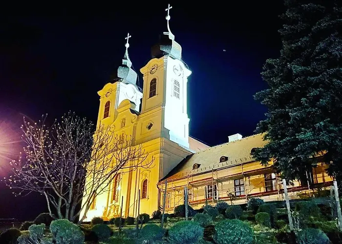 Kekmadaras Vendeghaz 4* Tihany