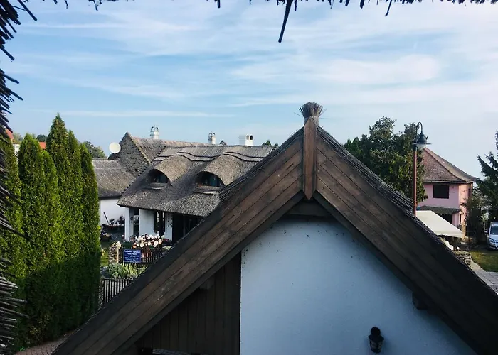 Kekmadaras Vendeghaz Tihany